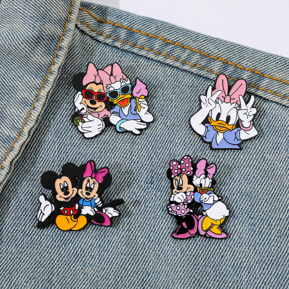 4 Peças Broche Criativo de Desenho Animado, Lindo Mickey, Minnie e Margarida, Pin de Esmalte, Crachá de Metal, Joia, Acessórios para Roupas e Mochilas, Presente
