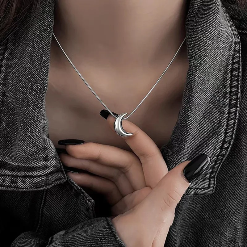 

Korean Simple Moon Pendant Necklaces For Women Fashion Silver Color Temperament Snake Bone Chain Necklace Jewelry Bijoux Collare