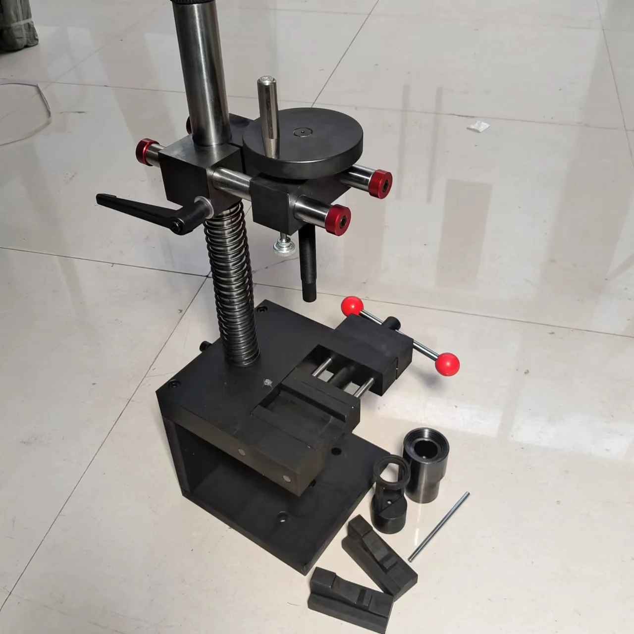 Common rail injector disassembly and disassembly turnover frame