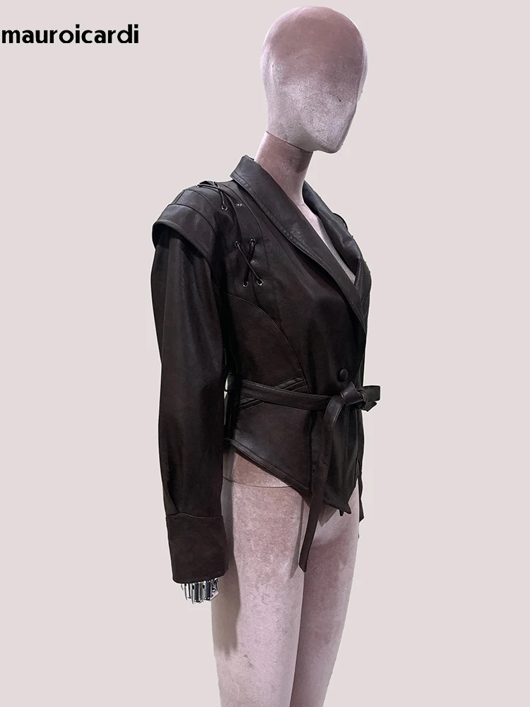 Mauroicardi 秋レトロブラウンショート非対称 Pu レザージャケットブレザー女性ショールカラーレースアップ高級デザイナー服