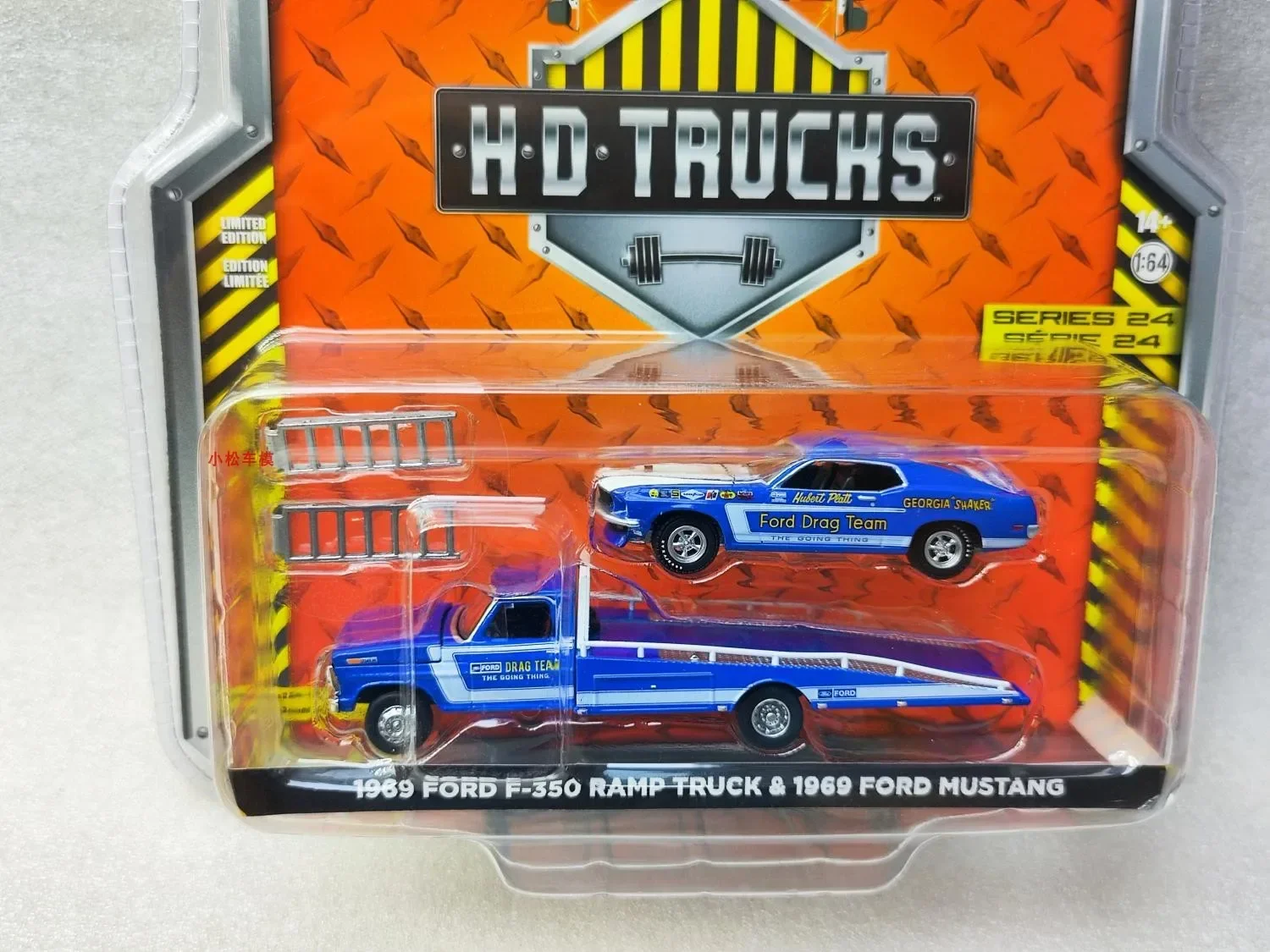 1: 64 H.D. Truck Series 24 1969 Ford F-350 Ramp Truck&1969 Ford Mustang Collection of car models