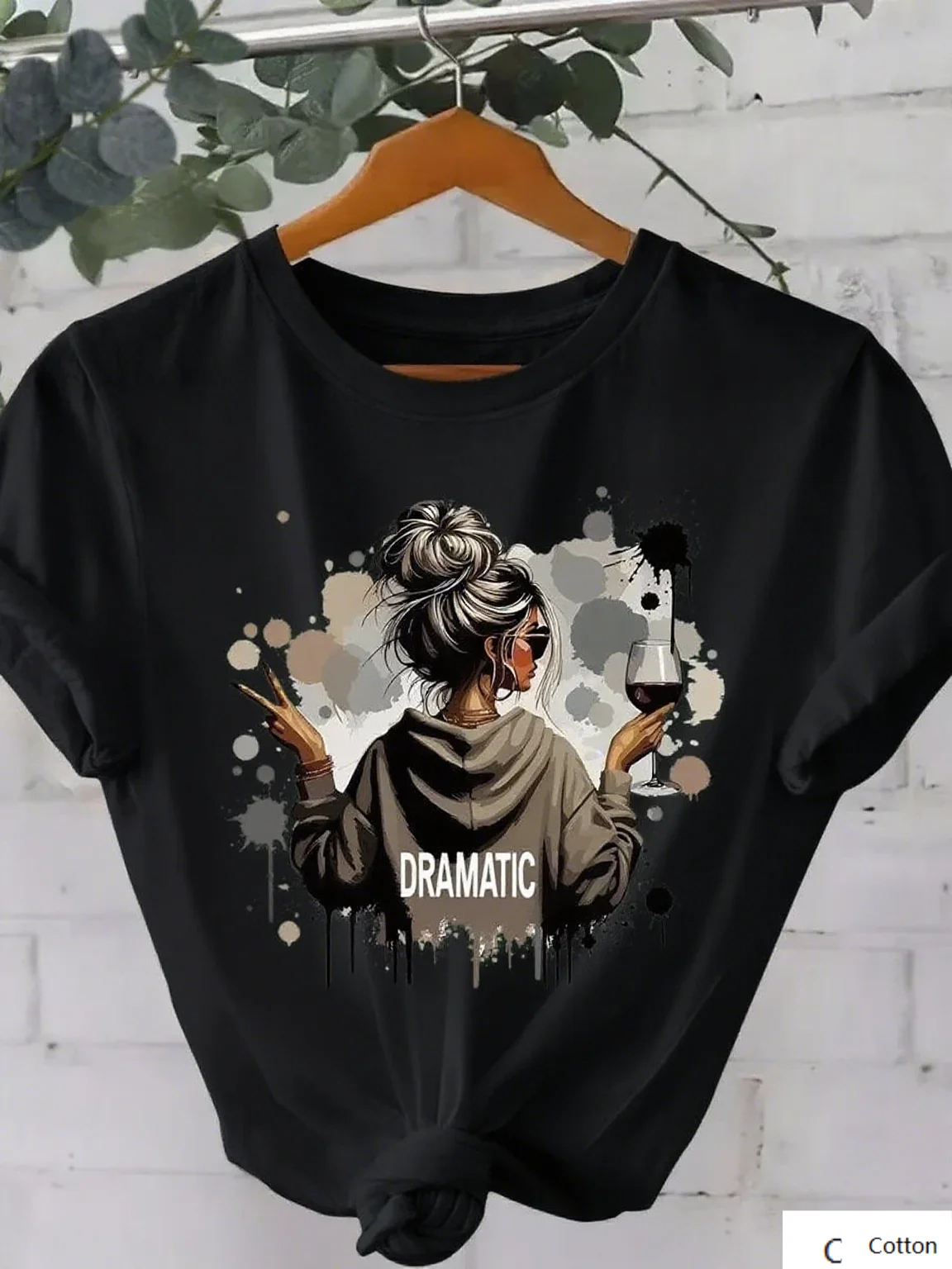 تي شيرت قطني عالي الجودة مع طباعة فنية للمرأة التي تحمل النبيذ والكلمات الدرامية ملابس الشارع الشهير وصل حديثًا تي شيرت S-4XL