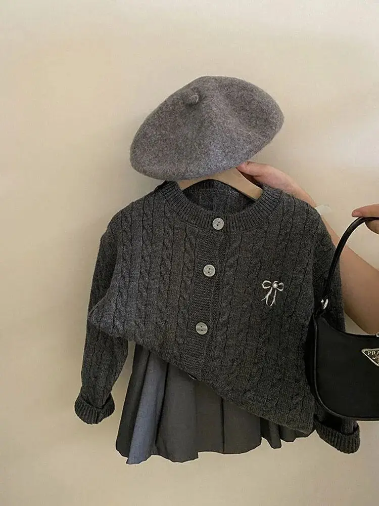 

Sweaters Girl Bow Knitting Cardigan Loose Coat Autumn New Fashion Pleated Skirt 2024 Childrens Clothing Sweet Striped