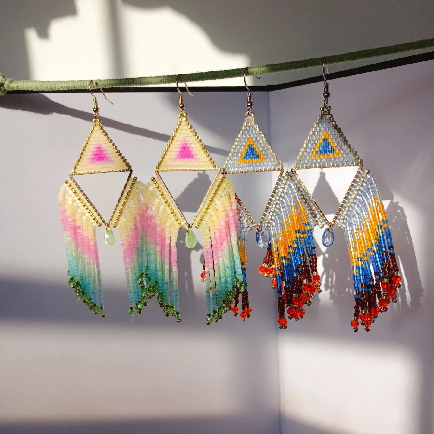 

Bohemia Rice bead earrings Rainbow Gradient color Geometry Hand-woven Versatile Alloy Triangle Female Simple Beaded earrings