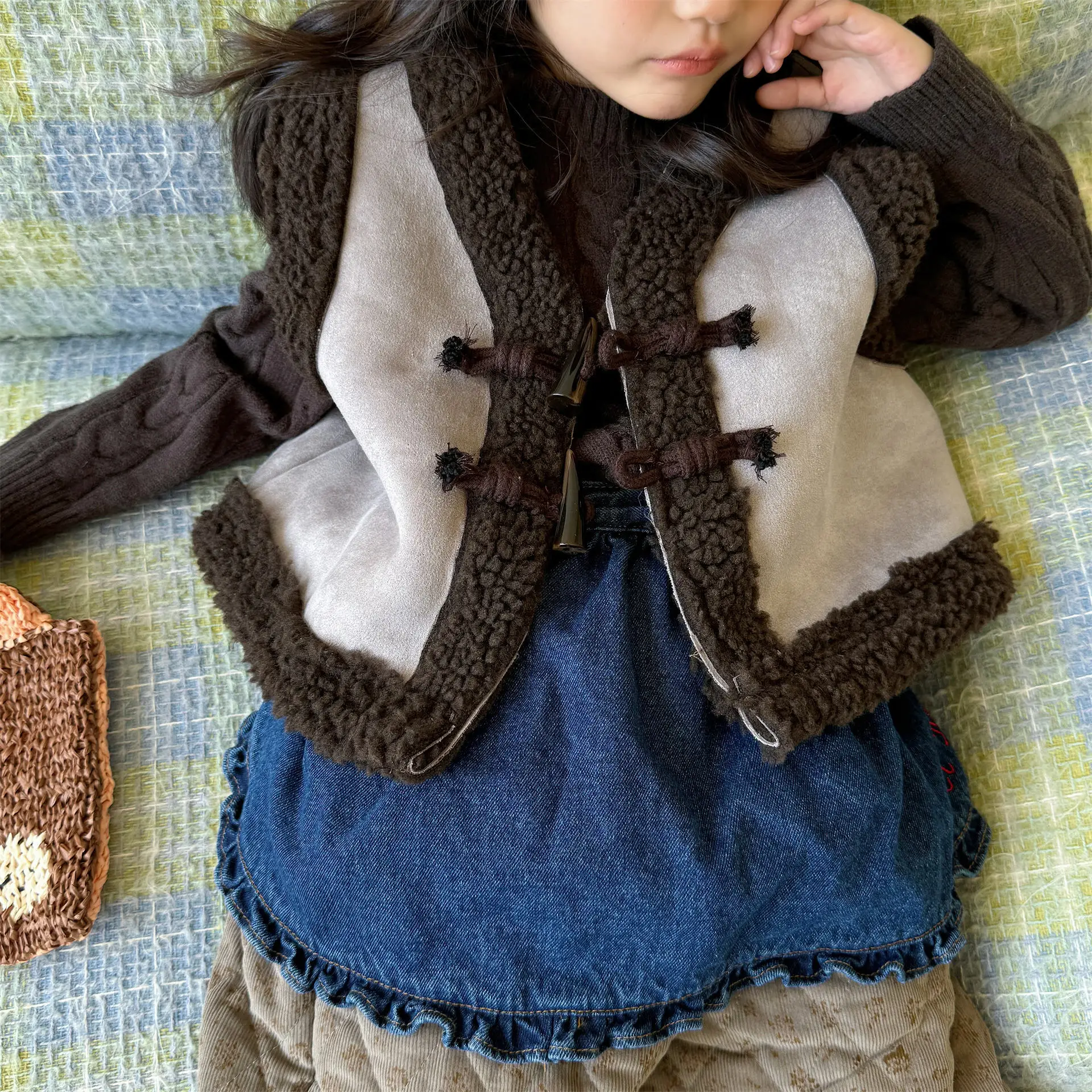 

2025 Winter New Girls Warm Lamb Fleece Vest Children Plus Velvet Thick Sleeveless Coat Baby Warm Windproof Vest Kids Clothes