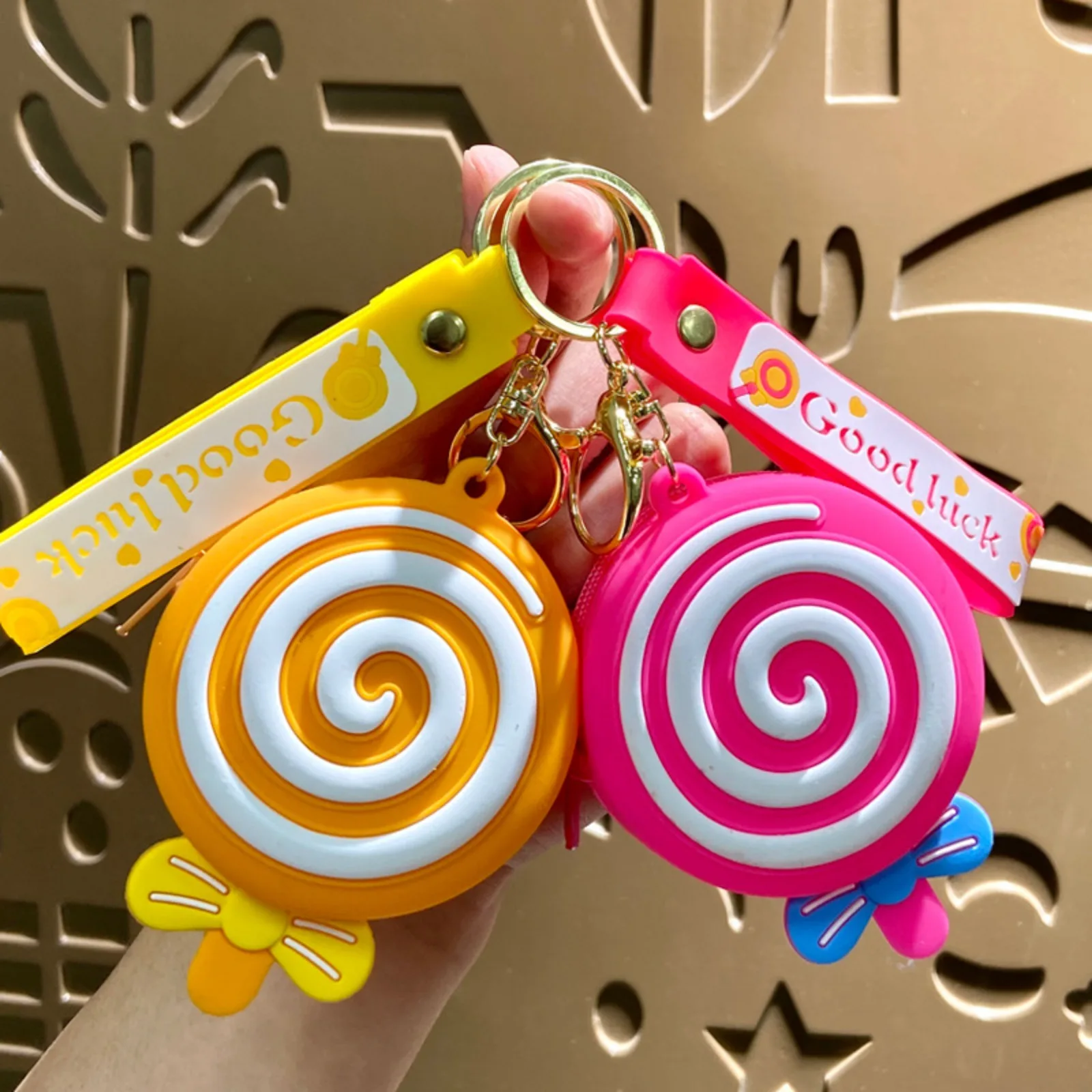 กระเป๋าใส่เหรียญซิลิโคนทรงกลมลายลูกกวาดสำหรับเด็กผู้หญิงน่ารัก กระเป๋าใส่ลูกอมขนาดเล็กพร้อมสายปรับได้