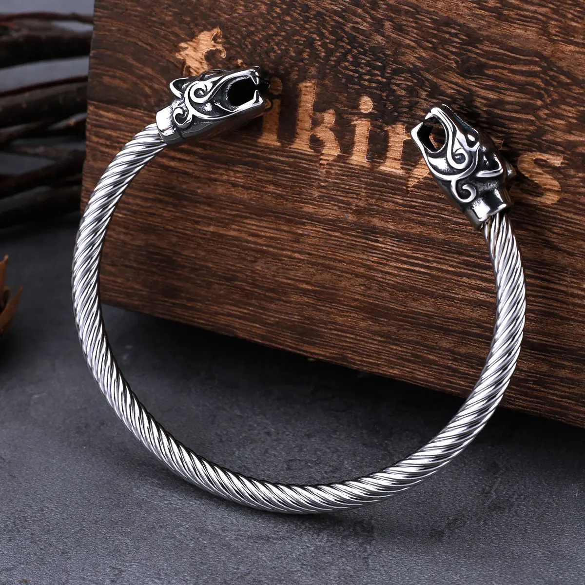 

Stainless Steel Vikings Dragon Head Bracelet for Men Punk Biker Charm Wristband Cuff Odin Arm Ring Nordic Fashion Jewelry Gift