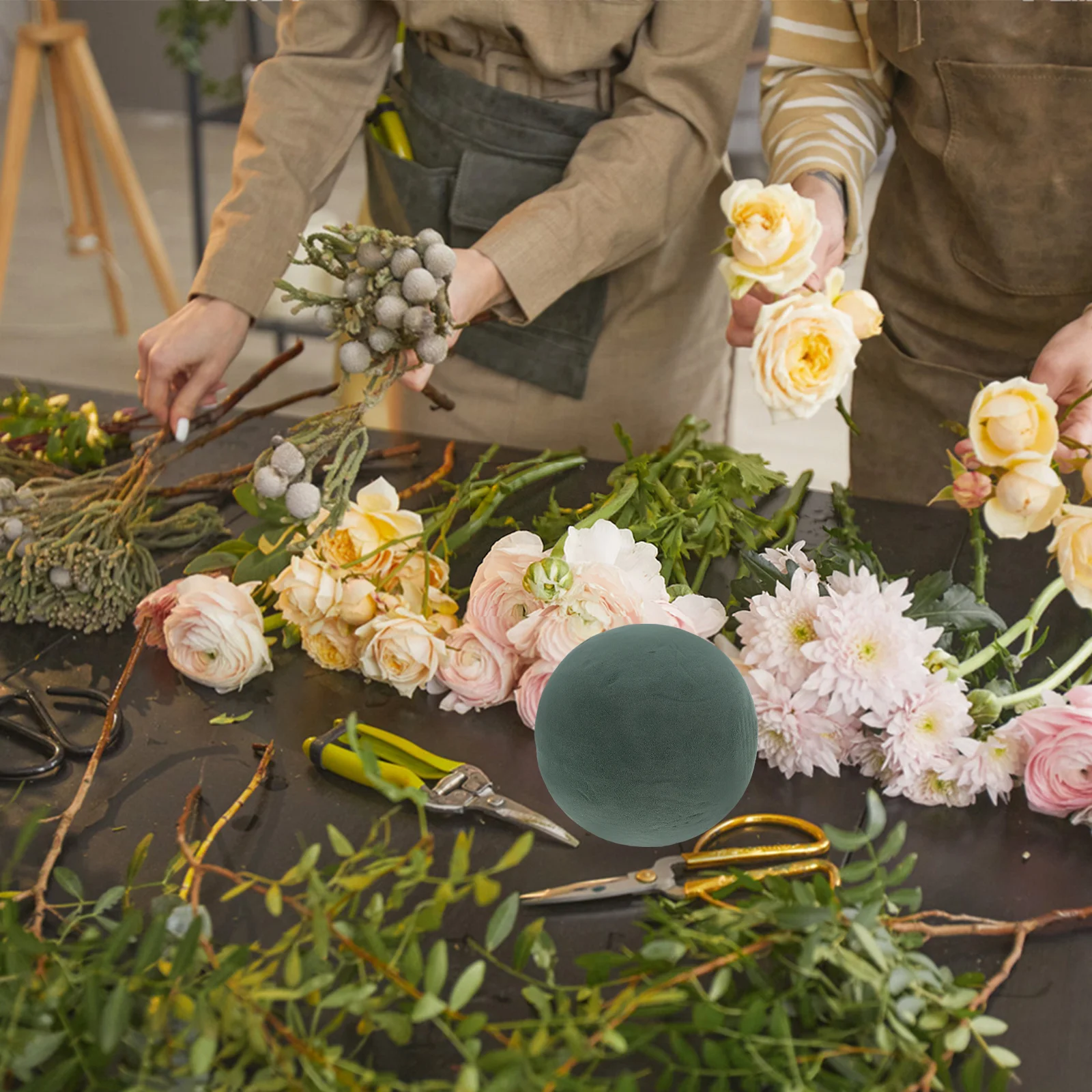 

2pcs 15Cm Artificial Flower Balls Round Floral Foam Spheres Water Absorbing For Wedding Centerpieces Diy Bouquet Arrangements