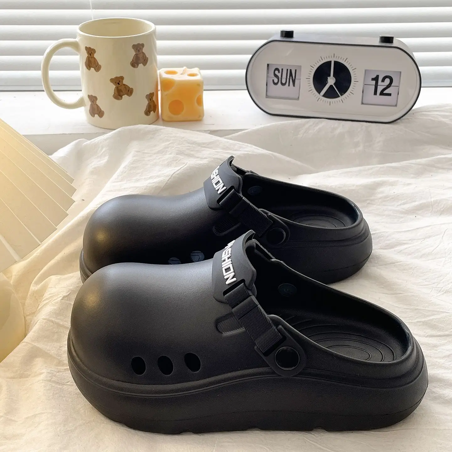 2026 Summer Outdoor Personalized Trendy Versatile EVA Cave Shoes Indoor Casual Baotou Cool Slippers Women's Style