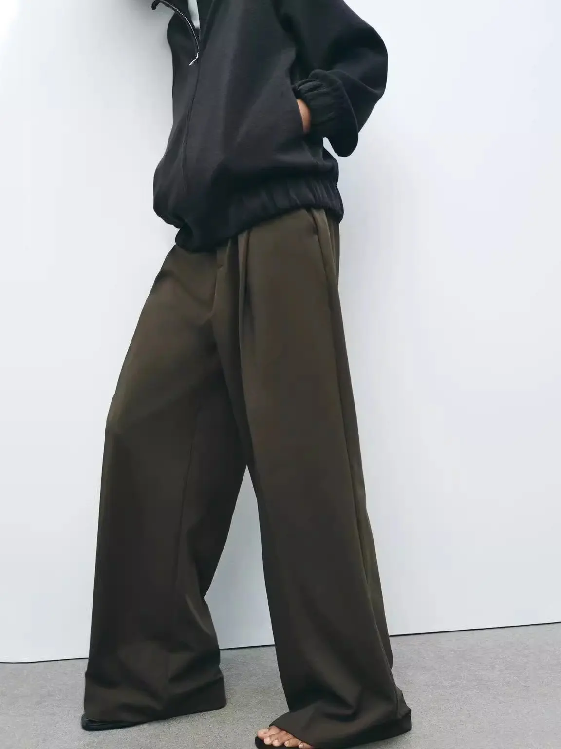 봄 신상 여성용 하이웨이스트 심플 캐주얼 플리츠 팬츠 TRF 우아하고 패셔너블한 여성용 반바지 아우터웨어