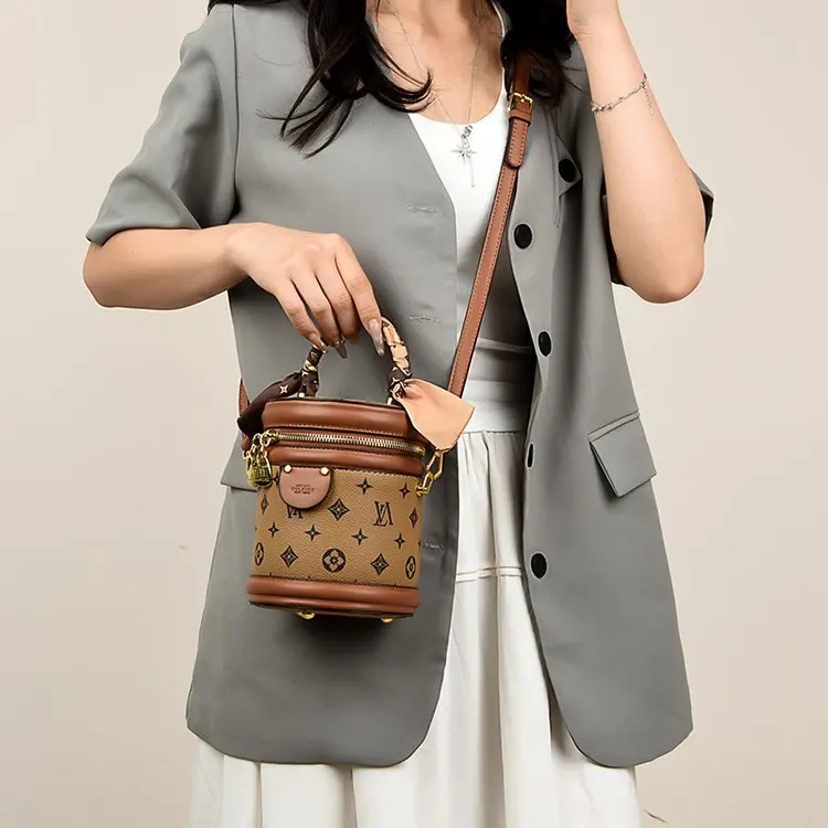 Elegant Designer Minimalist Diaper Bag Luxury Leather For Women Large Capacity Vintage Shoulder Bag Unique Crossbody FashionTote