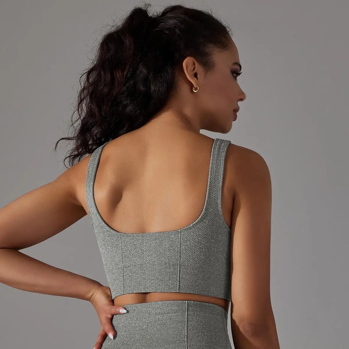 Sous-vêtements de sport rembourrés pour femmes, soutiens-gorge de yoga, haut d'entraînement, soutien moyen, sans fil, haut de gym, long, précieux, nouveau