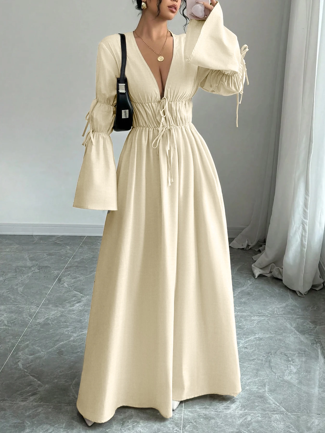 Vestido Maxi Acampanado Beige con Cuello en V y Mangas Campana para Mujer, con Cordón Ajustable en la Cintura, Estilo Boho Chic, Elegante para Vacaciones de Verano, Playa o Brunch, Vestido Favorecedor