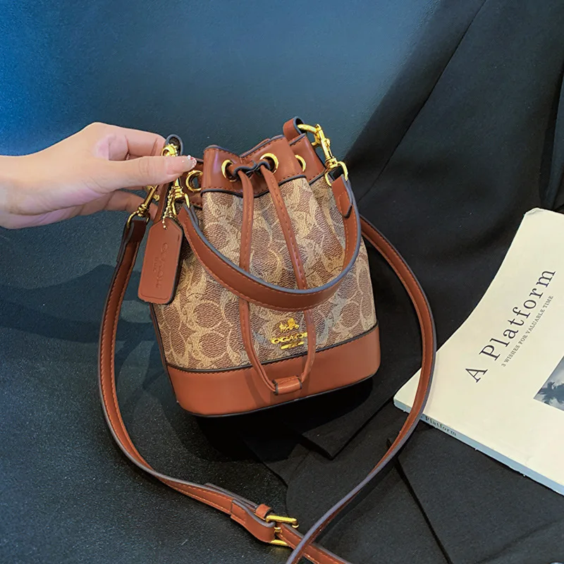 Bucket bag Women's bag Tide printing messenger bag Bucket bag Premium versatile shoulder bag Bucket type