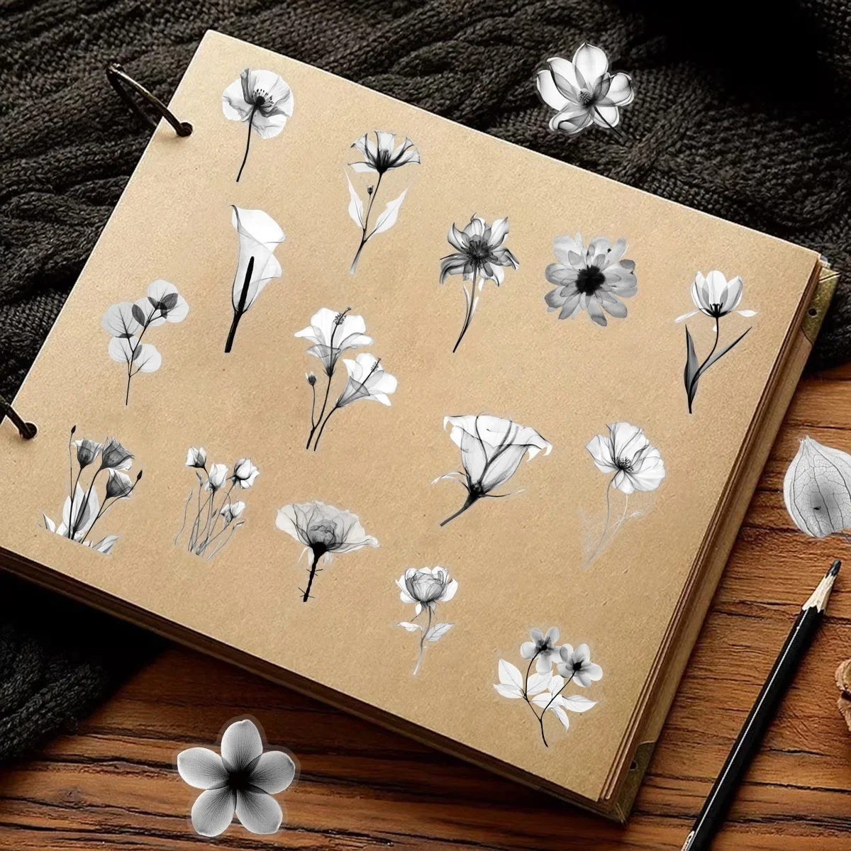 สติกเกอร์ใสสีดำขาว 50 ชิ้น สำหรับงาน DIY ตกแต่งสมุดบันทึก เคสมือถือ แท็บเล็ต สมุดโน้ต กันน้ำ ของเล่น ของขวัญ