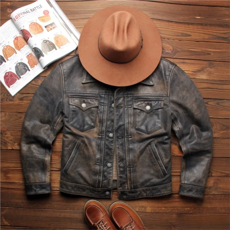 A leather for men made of top-grain cowhide with natural color fading and washed