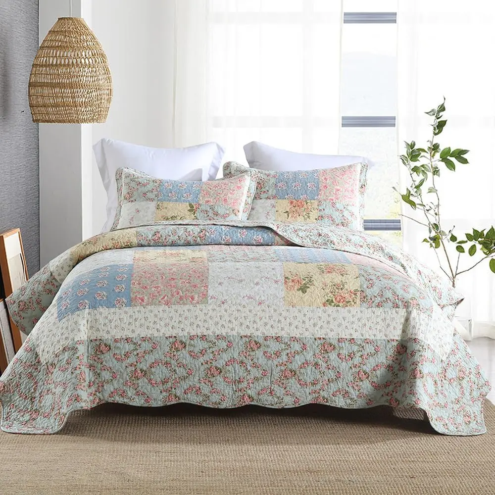 

Queen Size Cotton Bedspread Quilt Set, 3-Piece Reversible Coverlet with Green Rose Floral Patchwork Design for Cozy Bedding