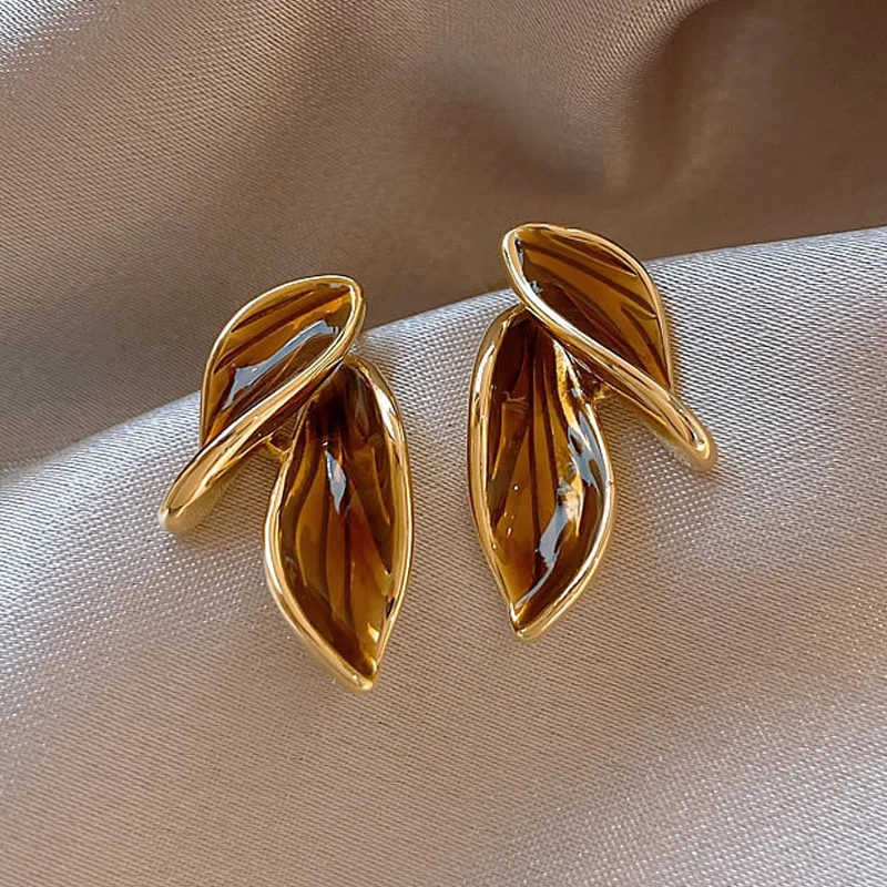 Brown Acrylic Leaf Stud Earrings for Women Golden Plant Jewelry Trendy Girls Simple Small Cute Earrings Accessories Gift