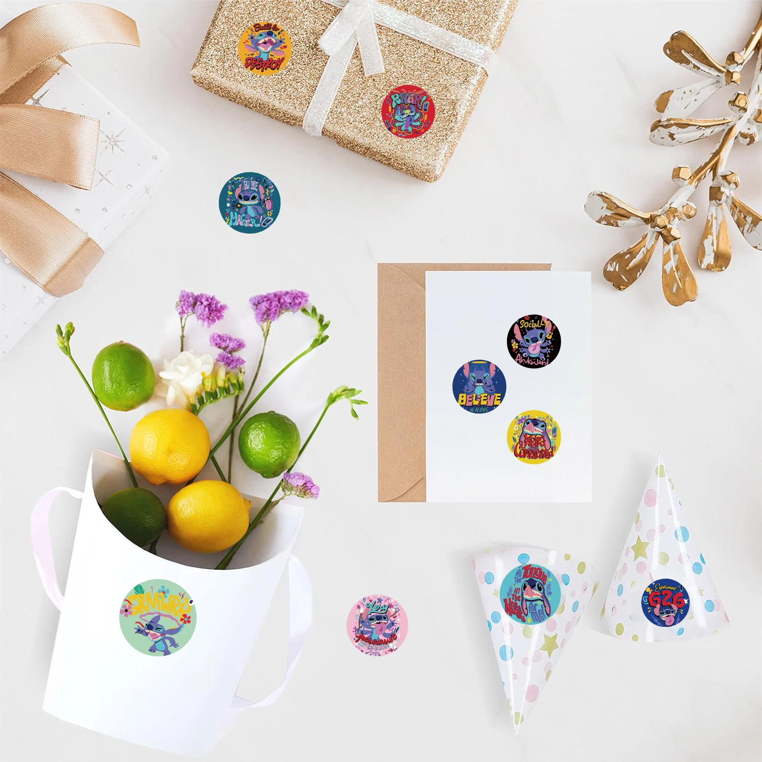 500 قطعة من ملصقات ديزني ستيتش رول للمذكرات والكمبيوتر المحمول والأمتعة ولوح التزلج وملصقات كرتونية لتزيين الهدايا الكلاسيكية الممتعة