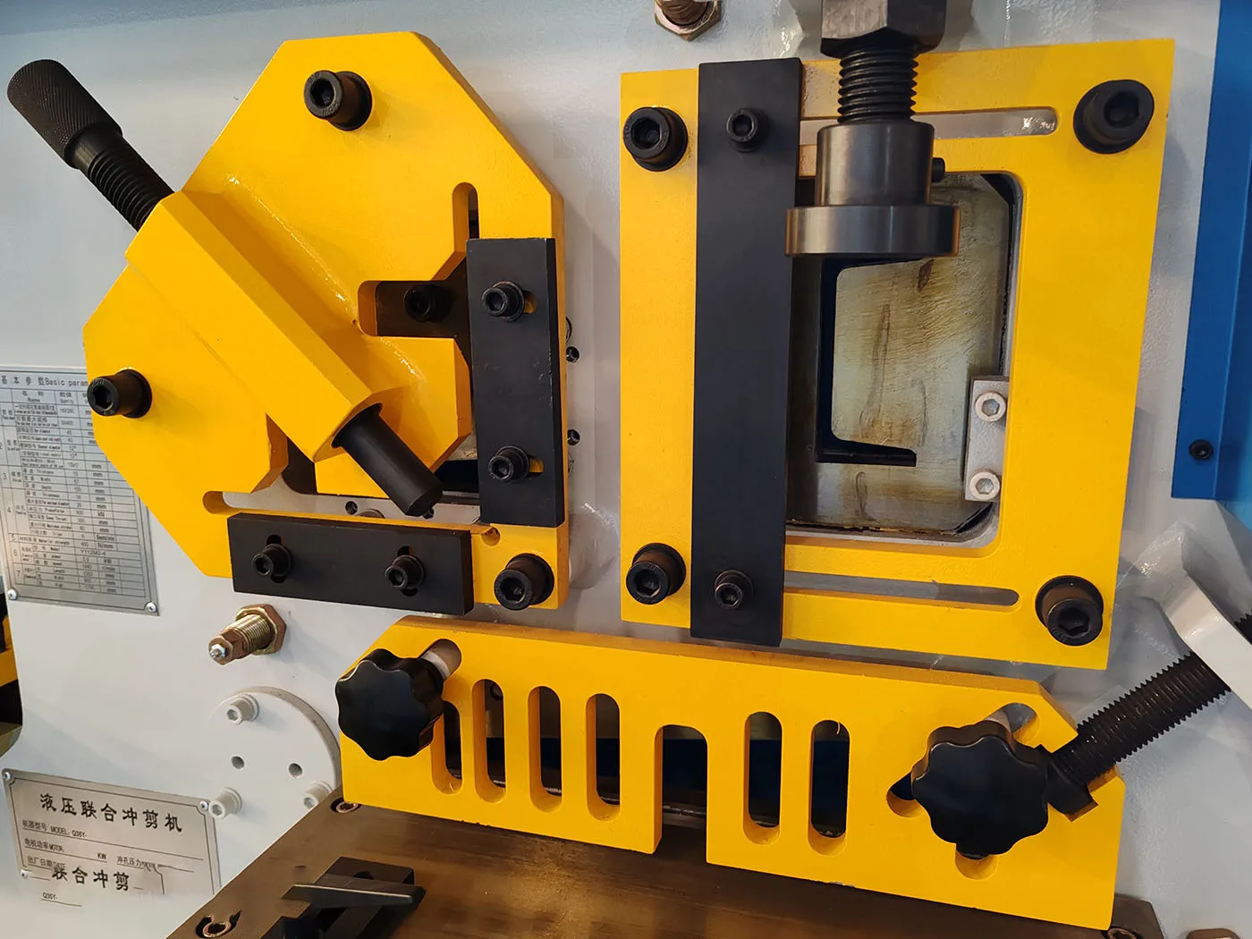 Hydraulische Presse und Schere Ironworker Professionelles neues Design Automatisch