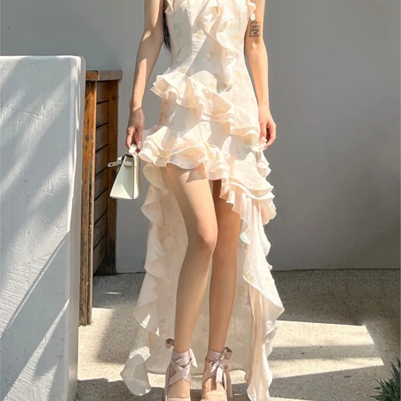 A romantic and flowing dress with neckline ruffled hem shorter in the front longer back