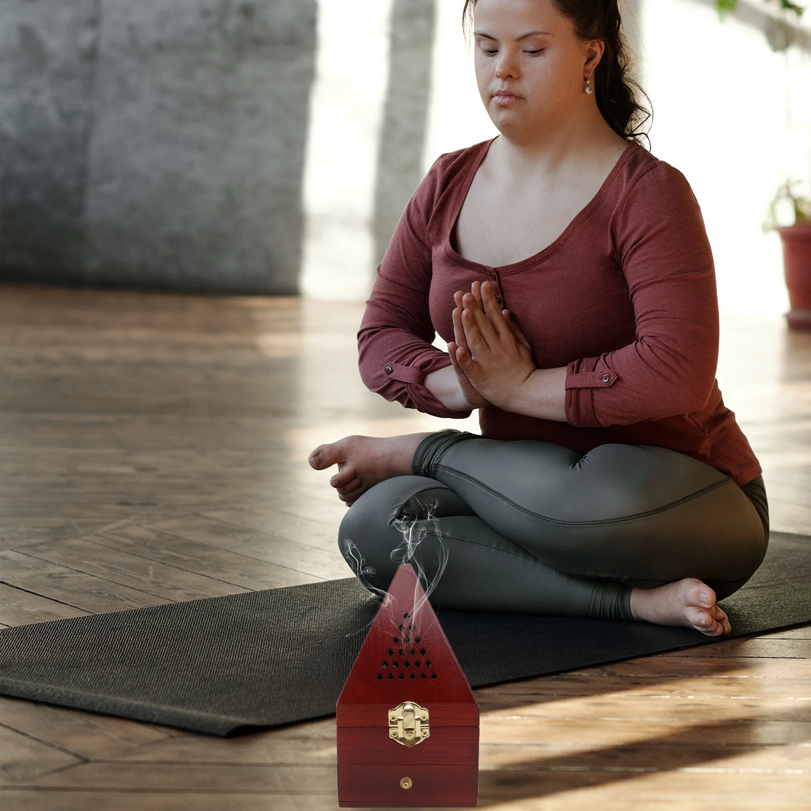 

Wooden Pyramid Hollow Incense Burner Dark Red Decor For Home Study Bedroom Sauna Yoga Meditation Room Censer
