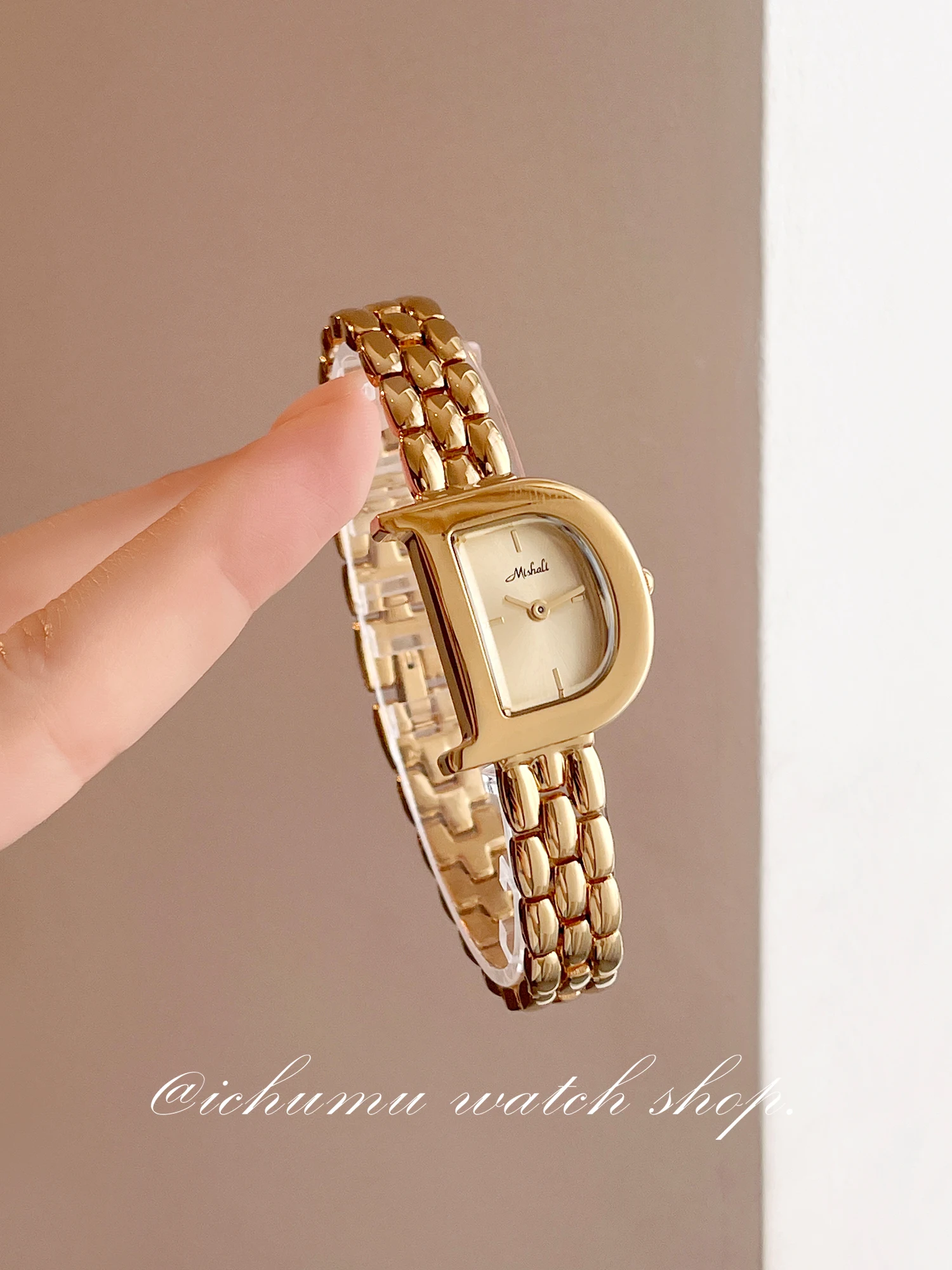 ساعة نسائية راقية وأنيقة بحزام فولاذي بسيطة ومتعددة الاستخدامات طراز جديد 2025 إكسسوار نسائي. #1