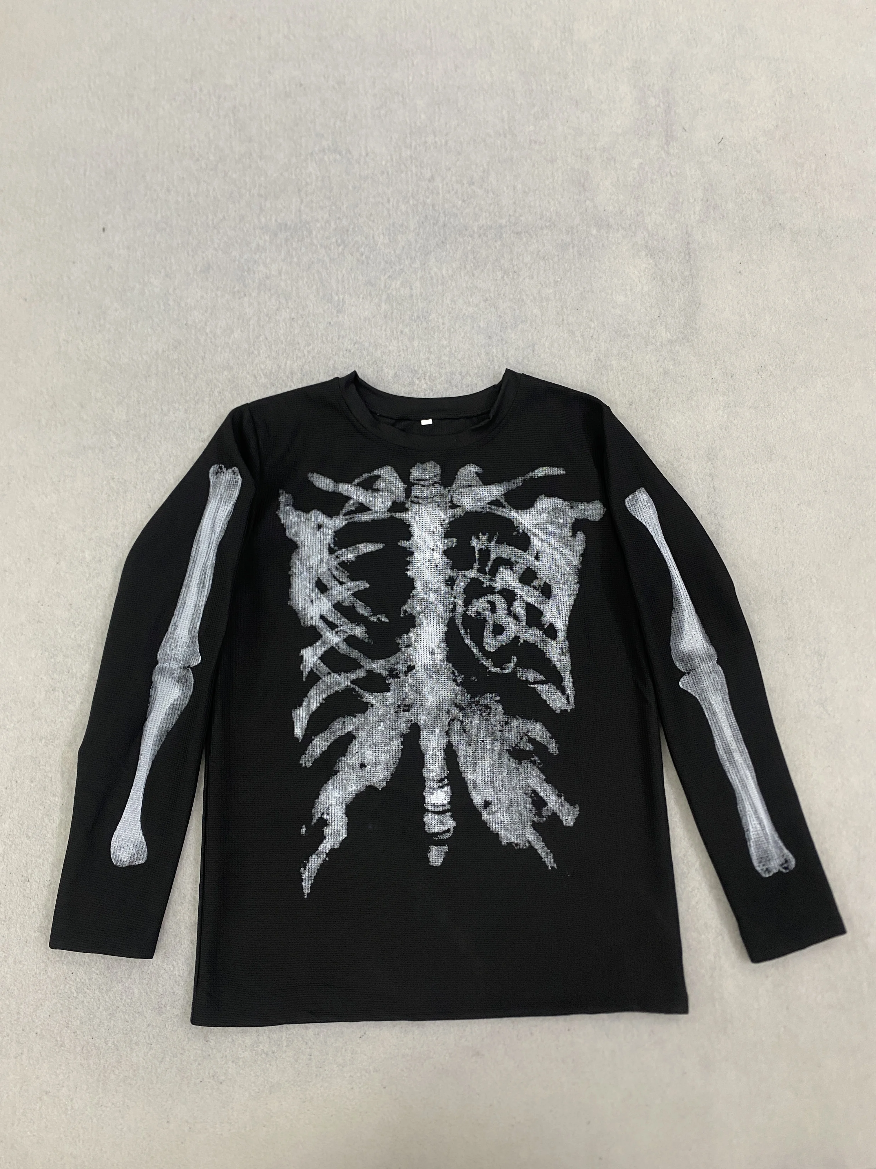 Herbst- und Winter-T-Shirt im amerikanischen Street-Punk-Stil mit Sternum-Print, trendigem, coolem Design und Waffelstruktur. – Detail 6