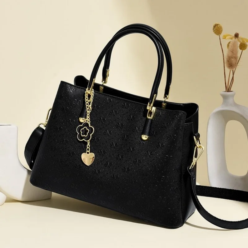 

Ladies Shoulder Bag Made Of Fine Leather Boasting Designer Inspired And Trendy Daily Look​