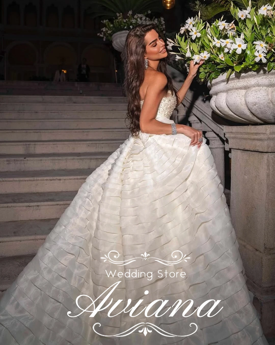 Aviana فستان زفاف مخصص بدون حمالات مطرز بالزينة المتألقة تنورة مكشكشة فستان زفاف أنيق ذيل طويل أنيق B