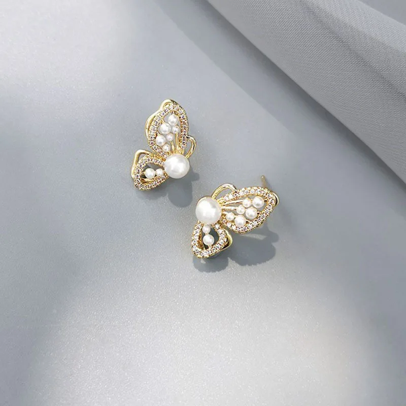 New Personality Fashion Butterfly Golden Earrings Women Temperament Imitation Pearl Inlaid Rhinestones Shiny Earrings