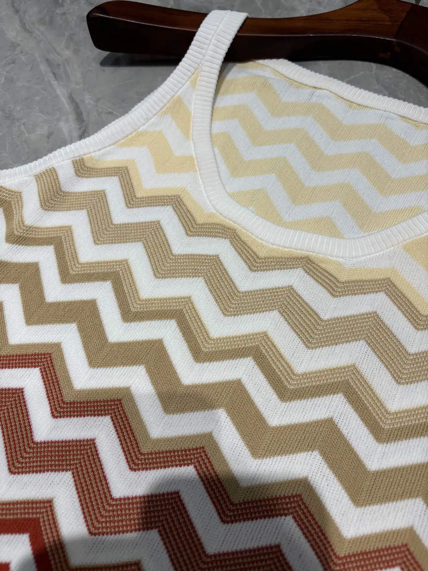 2025 New Female Zigzag Striped Pants Set Sleeveless Round Neck Vest + Elastic Waist Straight Wide Leg Trousers Knitted Suit