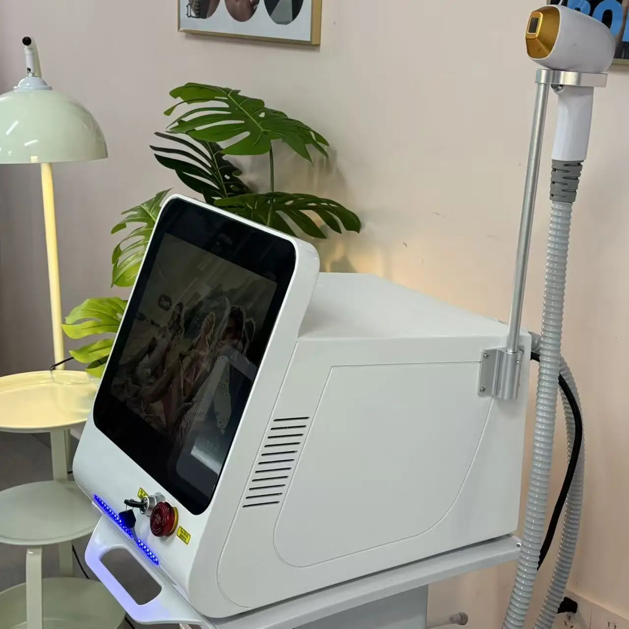 آلة إزالة الشعر بالليزر ديود 3 الطول الموجي 755nm 808nm 1064nm 4000W إزالة الشعر الدائم غير مؤلم CE