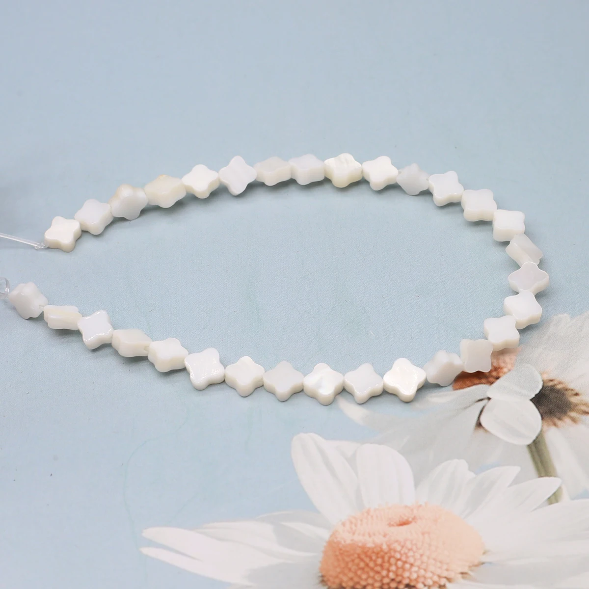 6.5mm Natural White Shell Bead - Red Clover Flower 评论和价格