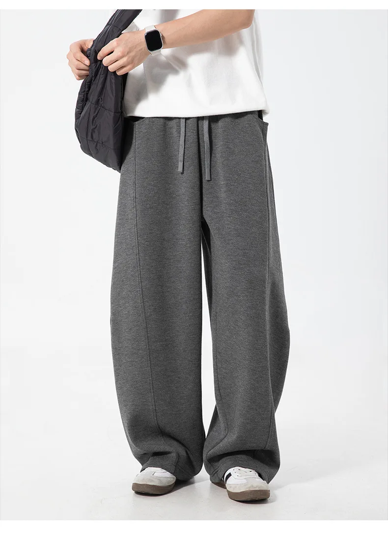 

Текстурированные повседневные брюки с разрезом для мужчин. Большие брюки с изогнутыми штанинами и драпировкой. Свободный крой. Спортивные спортивные штаны в американском стиле.