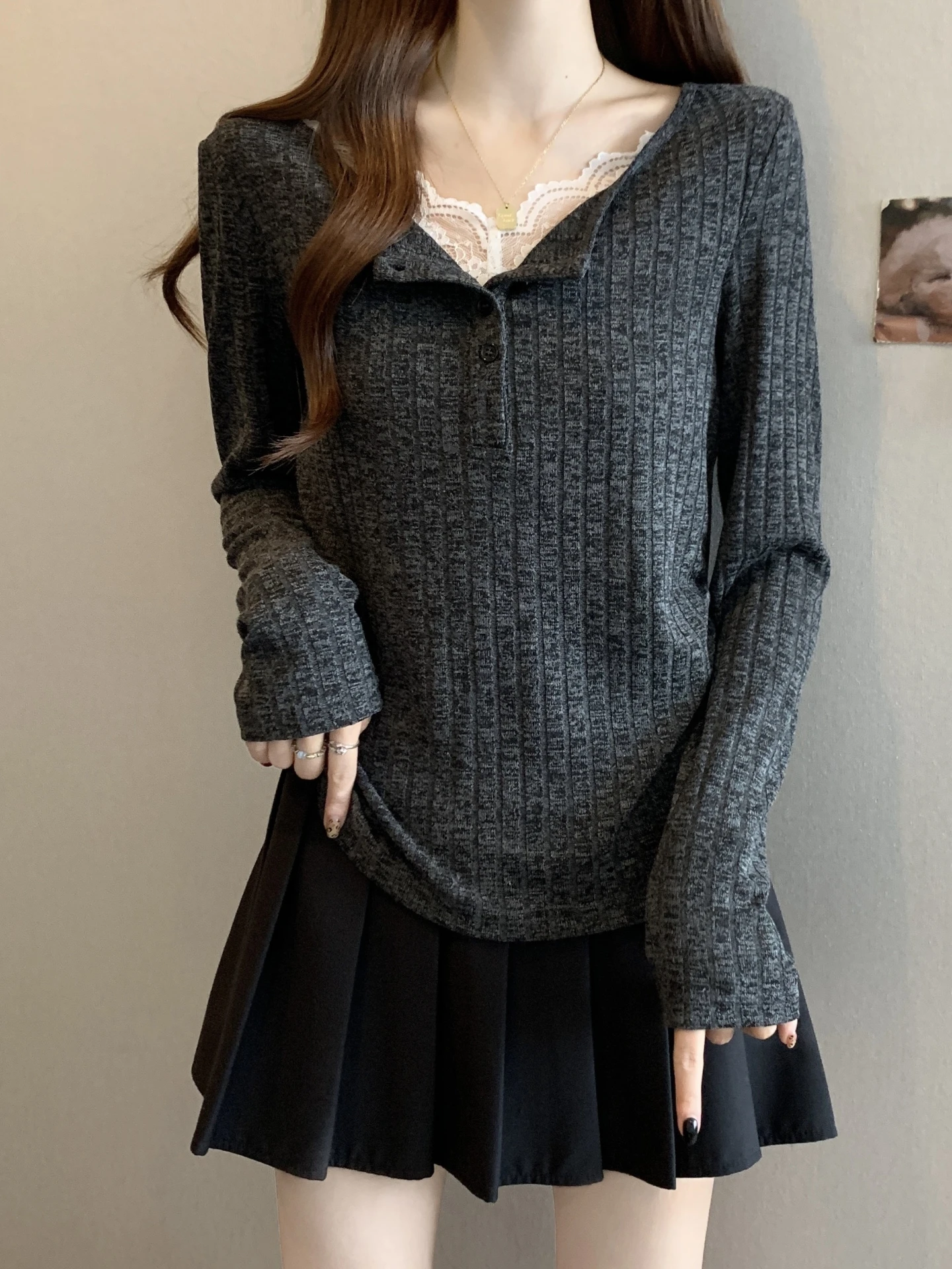 

Lace Splice V-neck Long Sleeve Knitted Base Shirt Women Spring Autumn plus Size Fat MM Fake Two-piece Short Top Korean Style