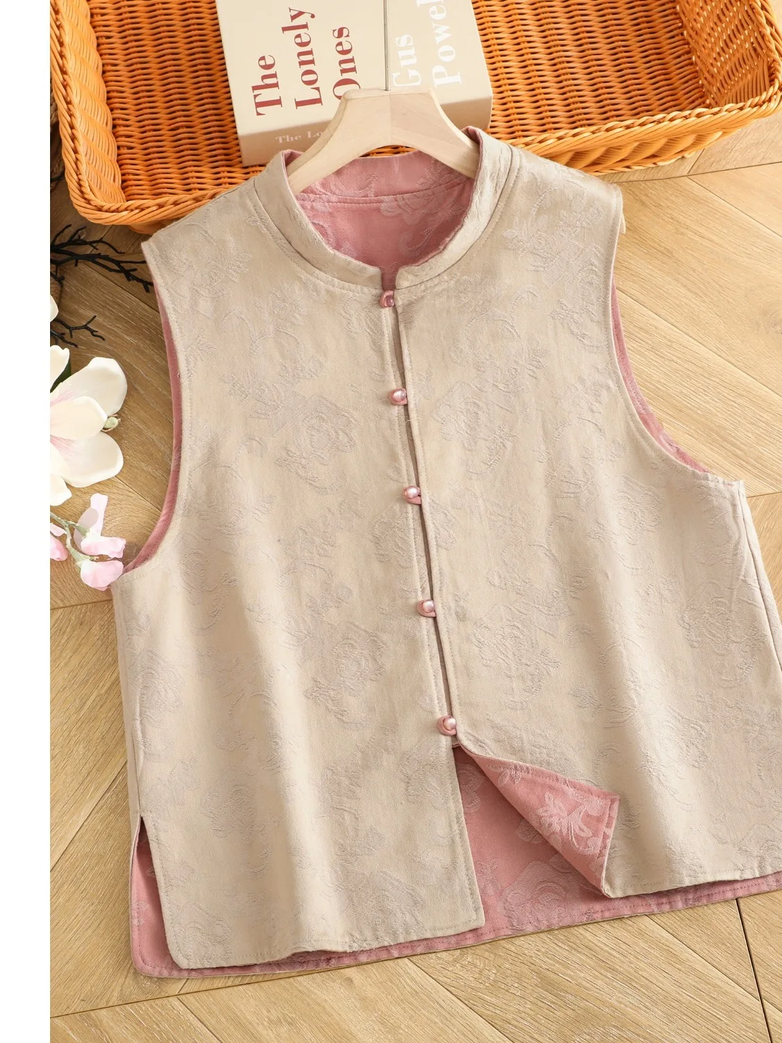 

Double-Sided Wear Vintage Floral Embroidery Retro Cotton Women's Vest Versatile Faionable round Neline Regular Length