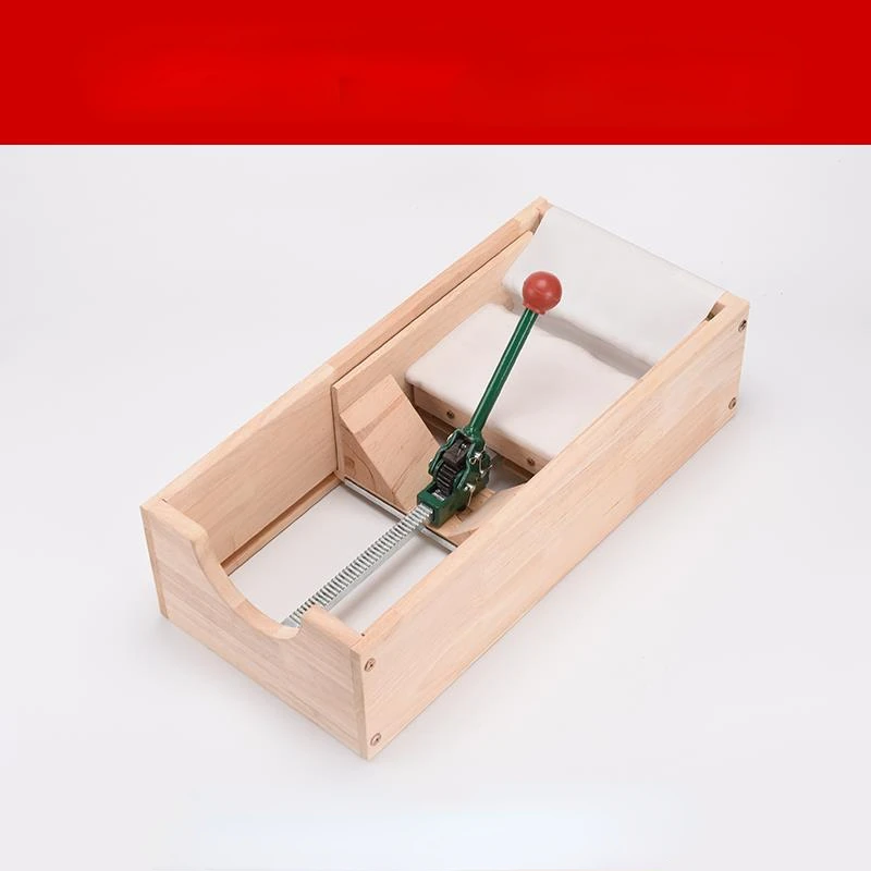 Hand-made household moxa stick rolling machine semi-automatic homemade processing moxa stick rolling machine as a tool