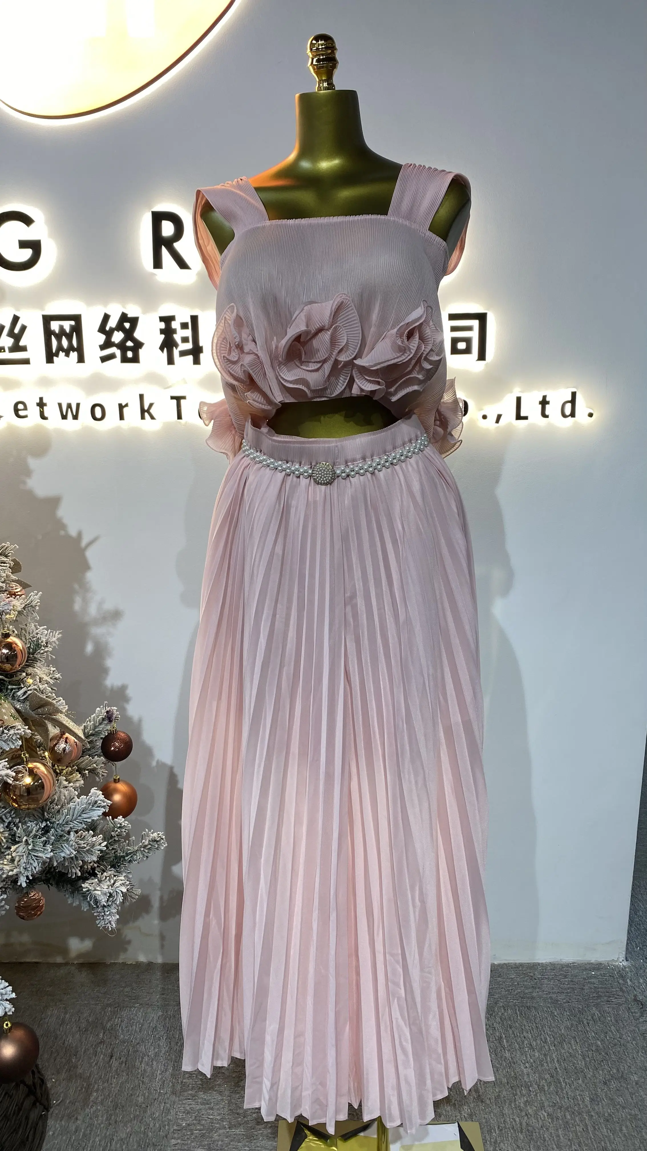 

2025 new pleated women's loose fashion two-piece heavy industrial hot stamping plate flower dress-GZMM176
