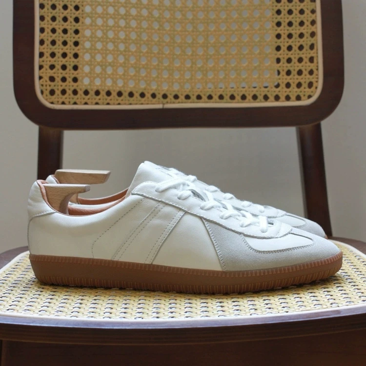 

Retro Lace-Up Racing Men's Flats round Toe Casual Genuine Leather Shoes Comfortable Lightweight Fashionable German Trainers