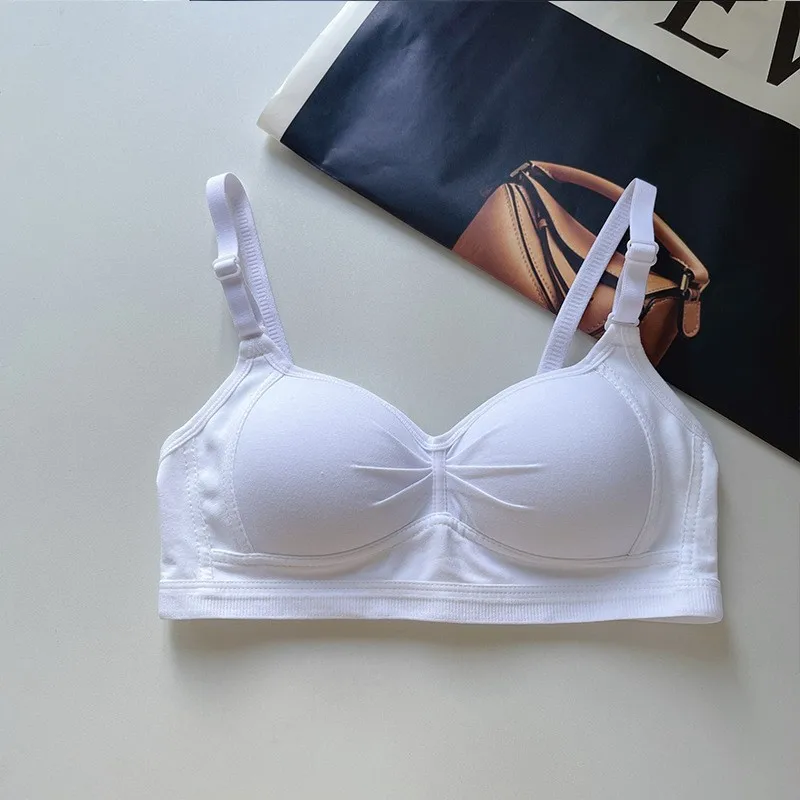 Japanese seamless lingerie for women, with a gathered and enlarged small chest, featuring a single piece of gathered and paired