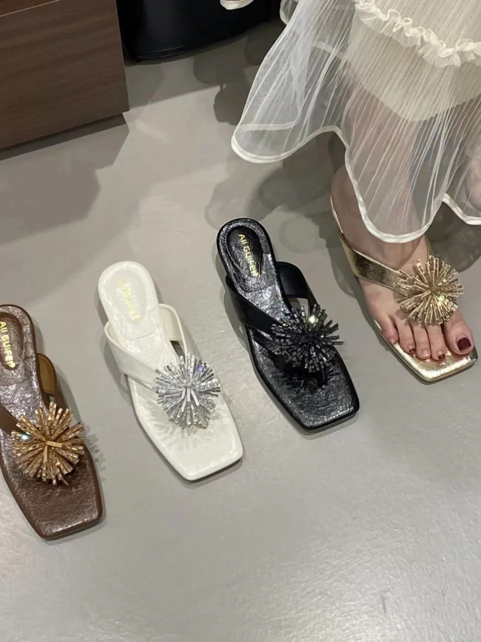 Sandalias de verano para mujer con diseño de fuegos artificiales de diamante, estilo coreano, de tacón medio, con puntera abierta y sin cordones.