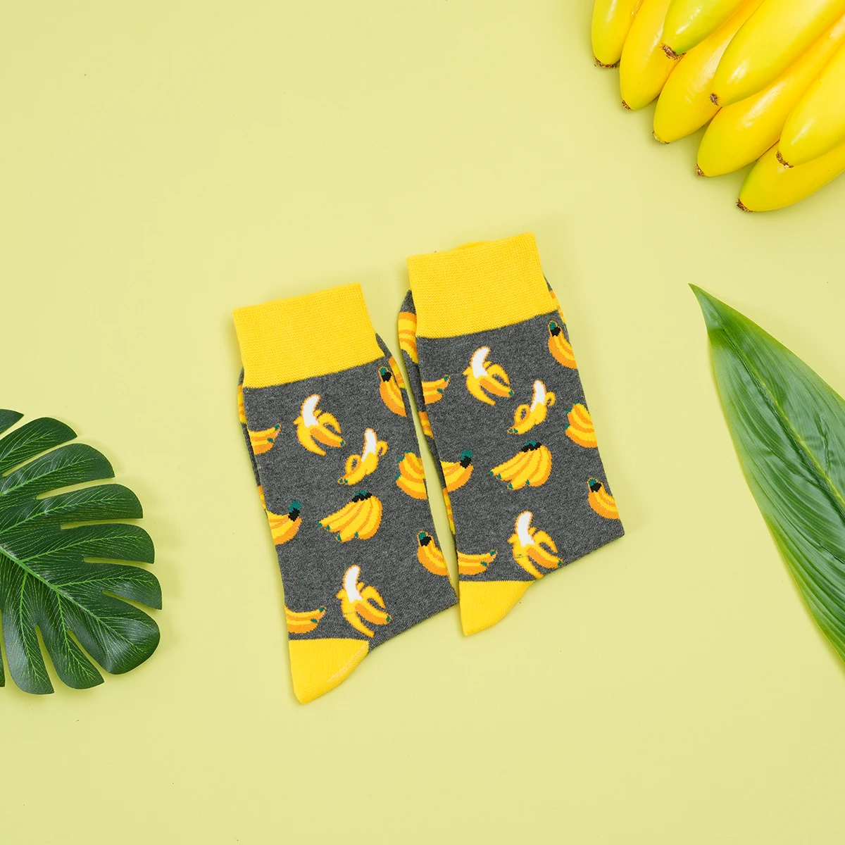 1 Pair Unisex Fashionable Creative Full Banana Print Breathable Middle Tube Socks For Daily Suit In All Seasons