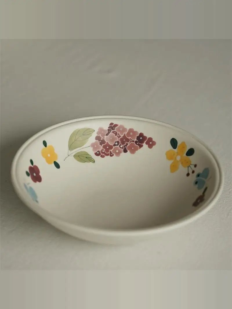 

Расписанная вручную посуда с подглазурной росписью: глубокая круглая тарелка в японском стиле, матовая, в деревенском стиле, ручной работы от художника.