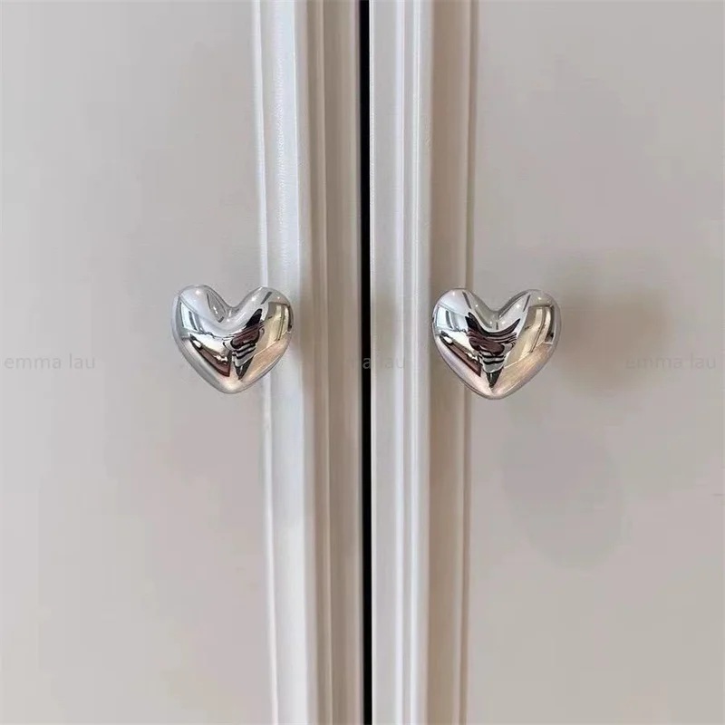 2Pcs Bright Chrome Furniture Handle Heart Shape Cabinet Handles Door Drawer Knobs Single Hole Cupbaord Wardrobe Closet Pulls