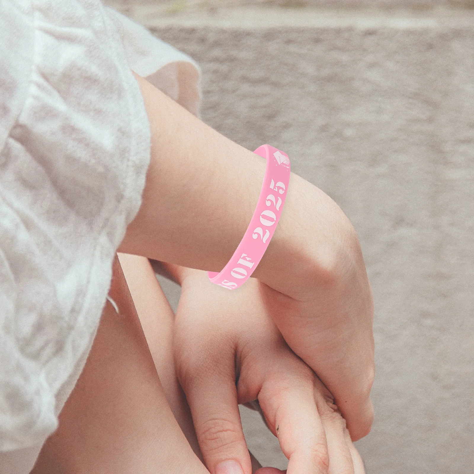 

25Pcs Graduation Wristbands Silicone Bracelets Class of 2025 Party Supplies School Events Decorative Graduation Wristbands