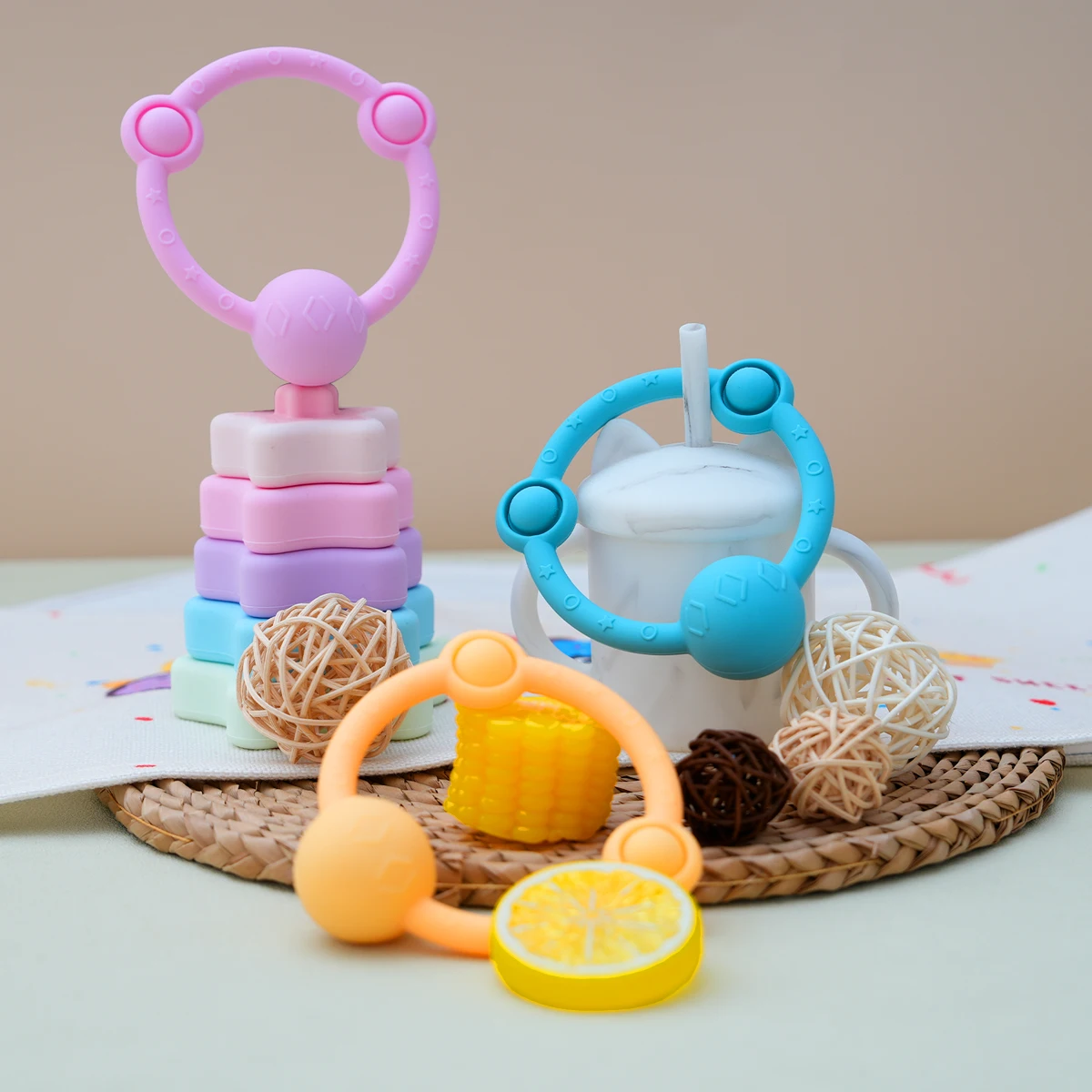 

1PCS Baby Silicone Rattle Toys Round Shape Baby Newborn Items Solid Color Baby Teether Baby Educational Interactive Sensory Toys