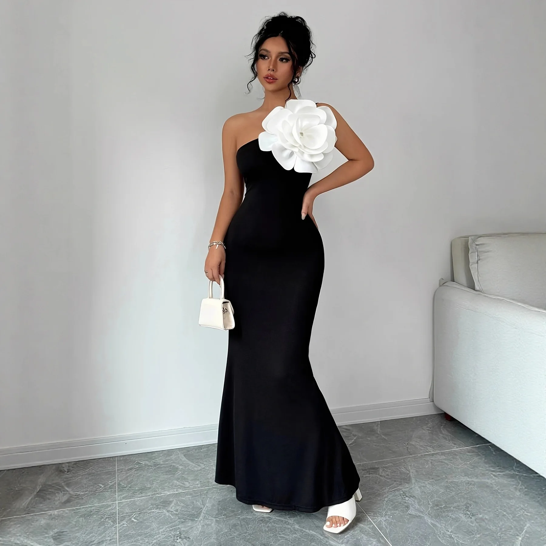 Women's New Fashion Tube Top Dress Slim Fit Classic Solid Color Pure Black Slimming Elegant Sloping Shoulder Dress ins style