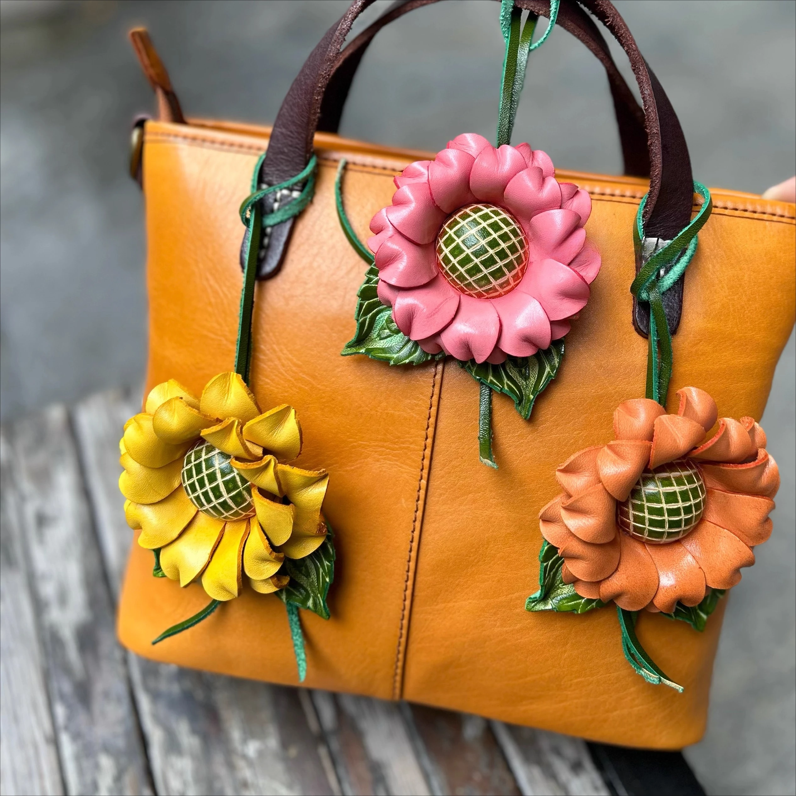 

The first layer of cowhide flower hanging ornaments three-dimensional sunflower car decoration handmade national style pendants