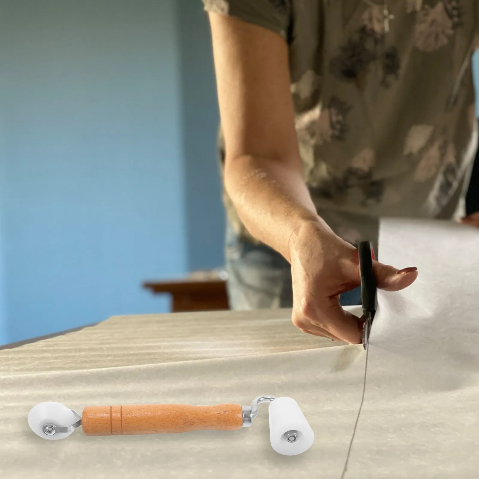 

Валик для обоев с деревянной ручкой: идеальное прилипание, двусторонняя конструкция, экономия времени и усилий, идеально подходит